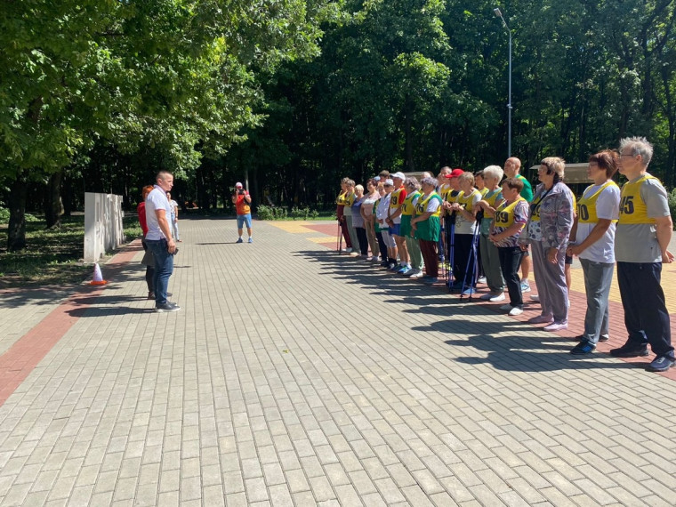 Сегодня в парке Юсуповых прошло замечательное спортивное мероприятие для старшего поколения нашего района - фестиваль Всероссийского физкультурно-спортивного комплекса "Готов к труду и обороне" среди жителей 15-18 ступеней (55 -70 лет и старше). Сегодня в парке Юсуповых прошло замечательное спортивное мероприятие для старшего поколения нашего района - фестиваль Всероссийского физкультурно-спортивного комплекса "Готов к труду и обороне" среди жителей 15-18 ступеней (55 -70 лет и старше).